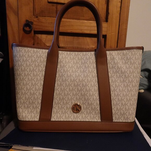 NWT Michael Kors Luisa Satchel - Picture 1 of 6